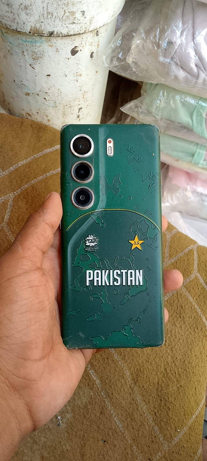 Tecno CAMON 40 Pro 0