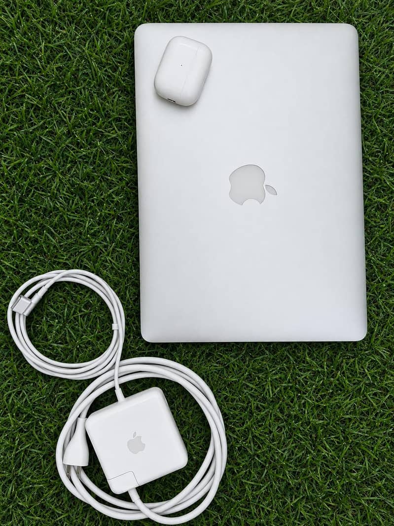 MACBOOK PRO 10/10 0