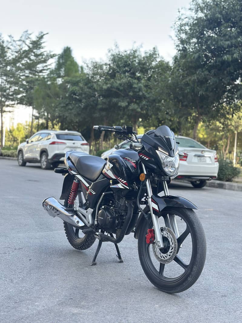 Honda CB150F 1