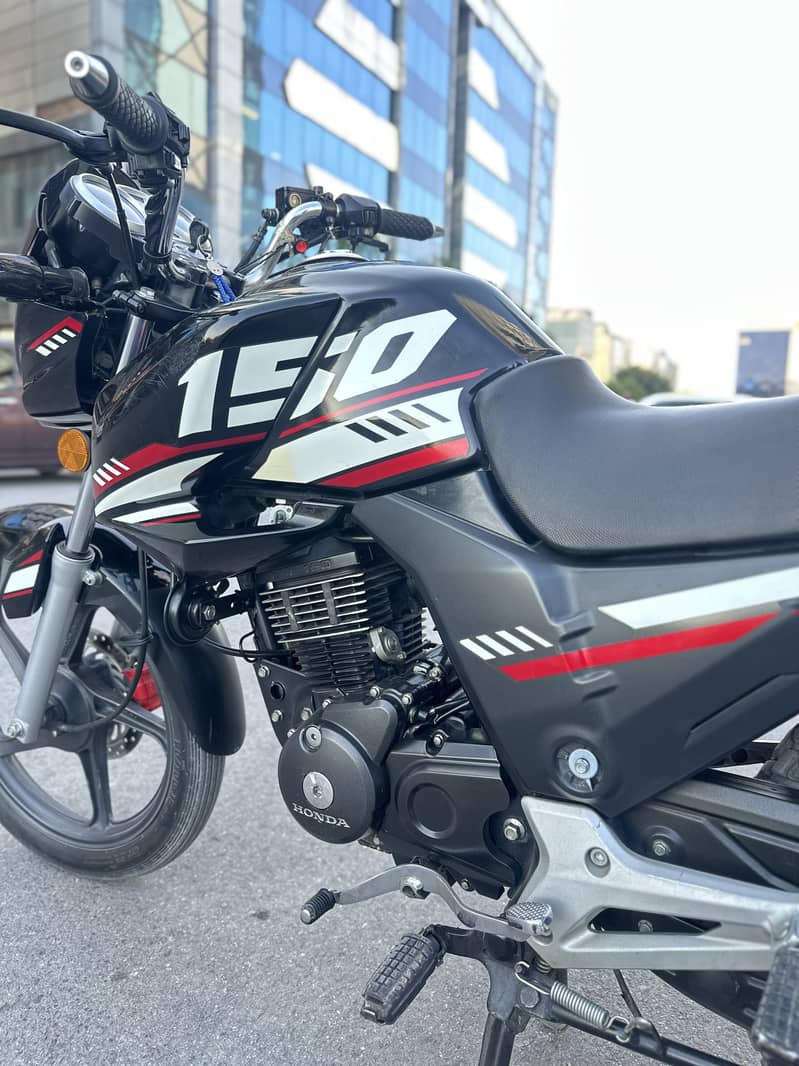 Honda CB150F 6
