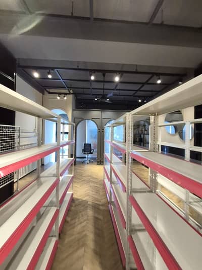 A Prime Location Shop Of 825 Square Feet In Rs. 600000