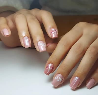Professional Nail Technician Available for Collaboration