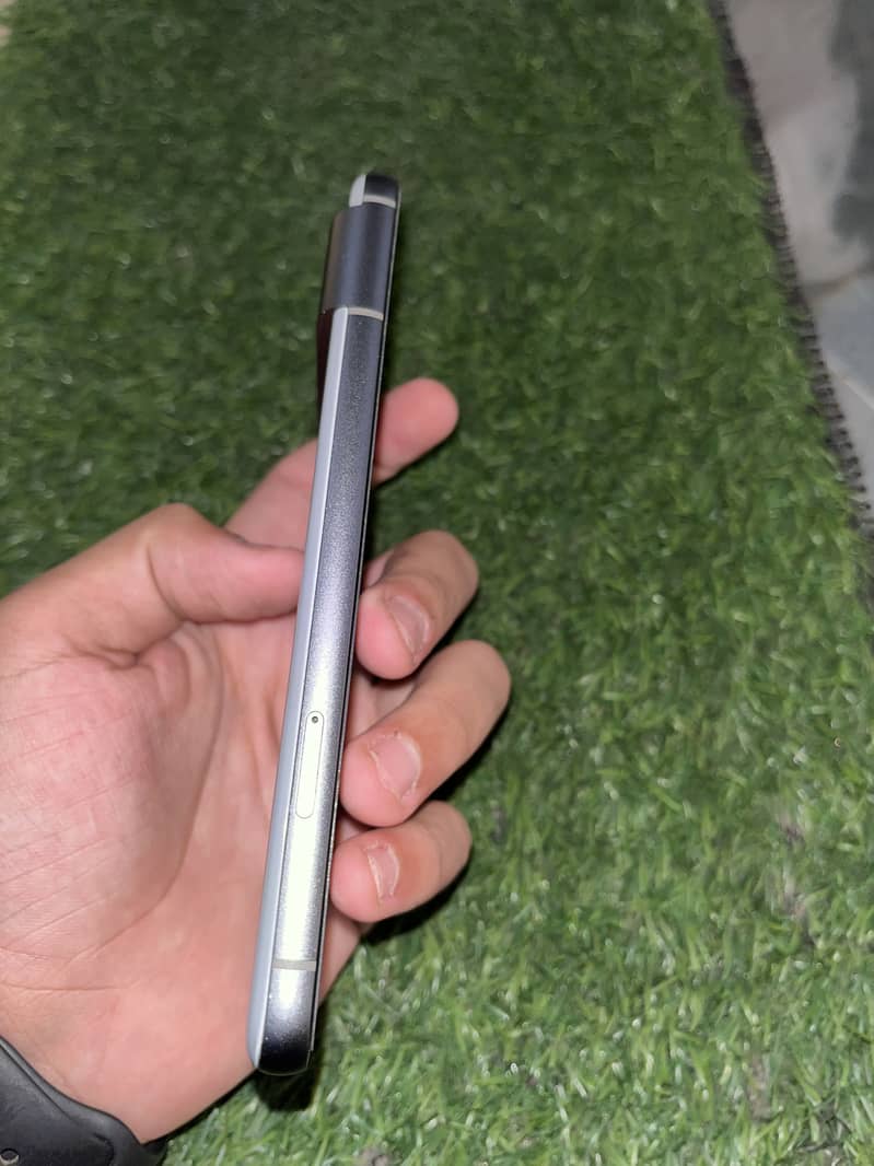Google pixel 8 5