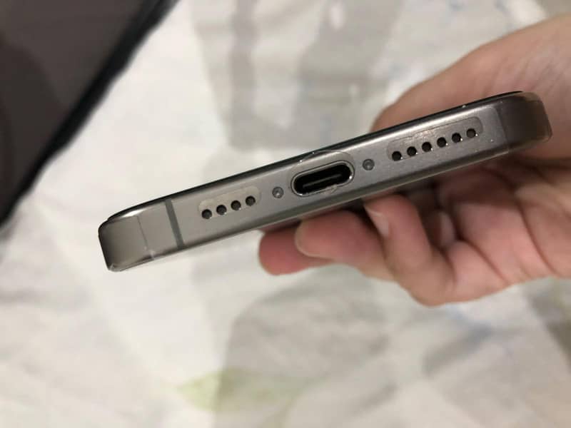 Apple iPhone 15 Pro Max 1
