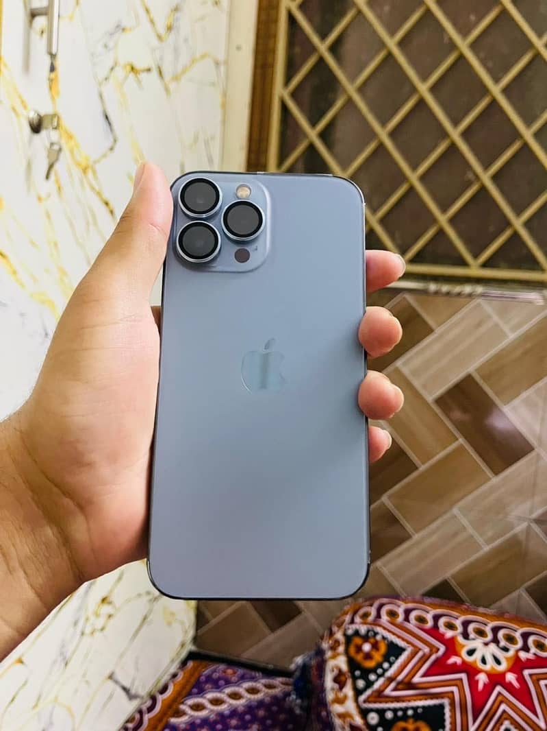 Apple iPhone 13 Pro Max 1