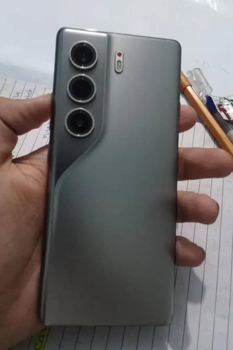 Tecno CAMON 40 Pro 0