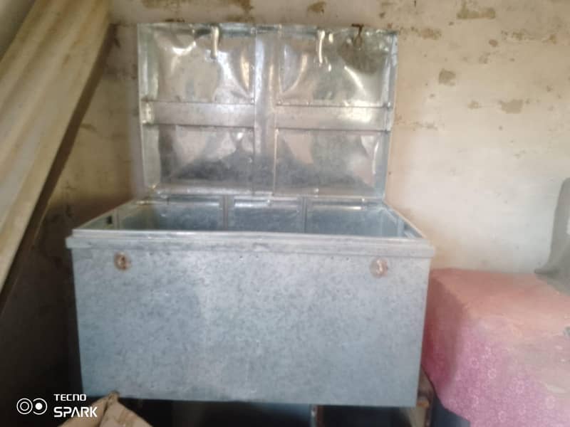 2 trunks available 0