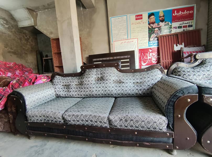 prmium quality sofa set available 0