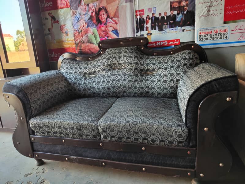 prmium quality sofa set available 1