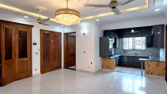 10 Marla House For Rent In Bahria Town Lahore