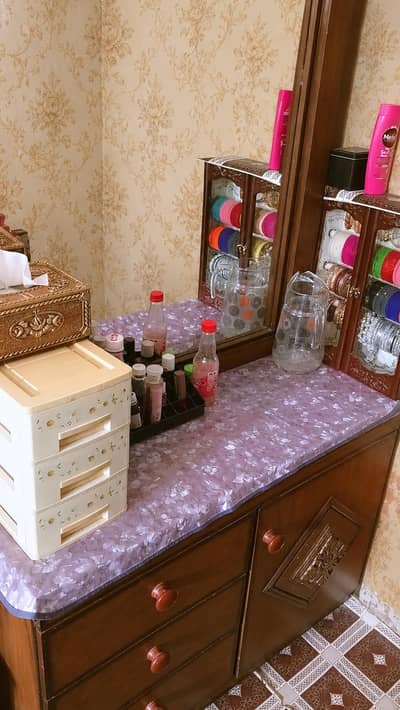 Beautiful Wooden Dressing Table with Mirror – Brown