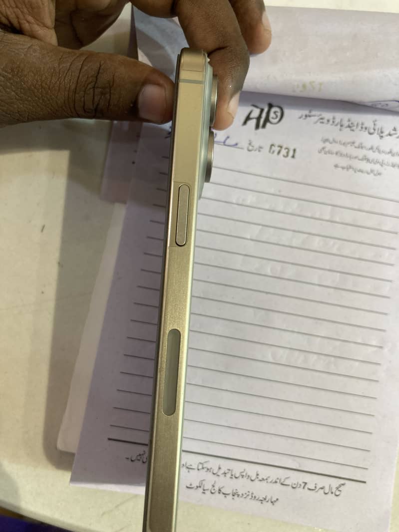 Apple iPhone 15 Pro Max 5