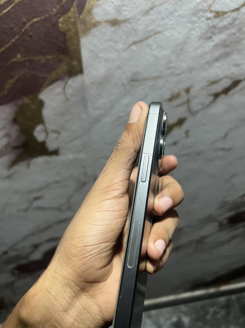 Apple iPhone 15 Pro Max 0