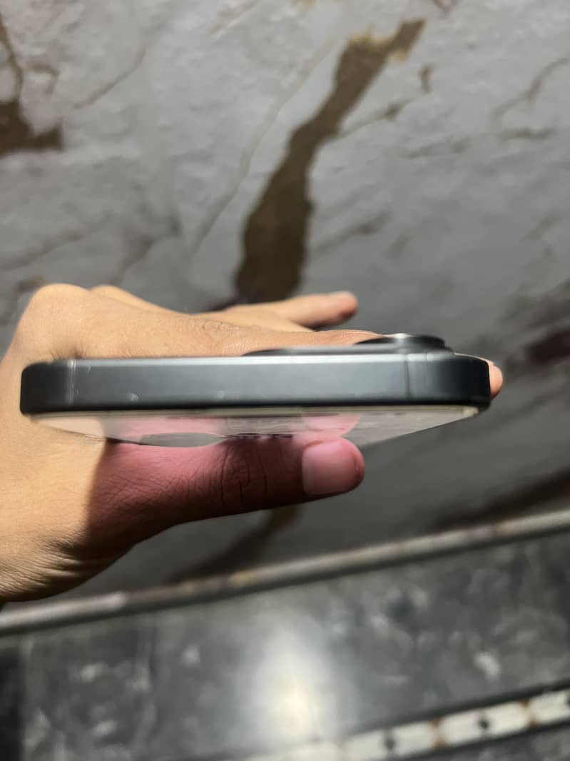 Apple iPhone 15 Pro Max 6