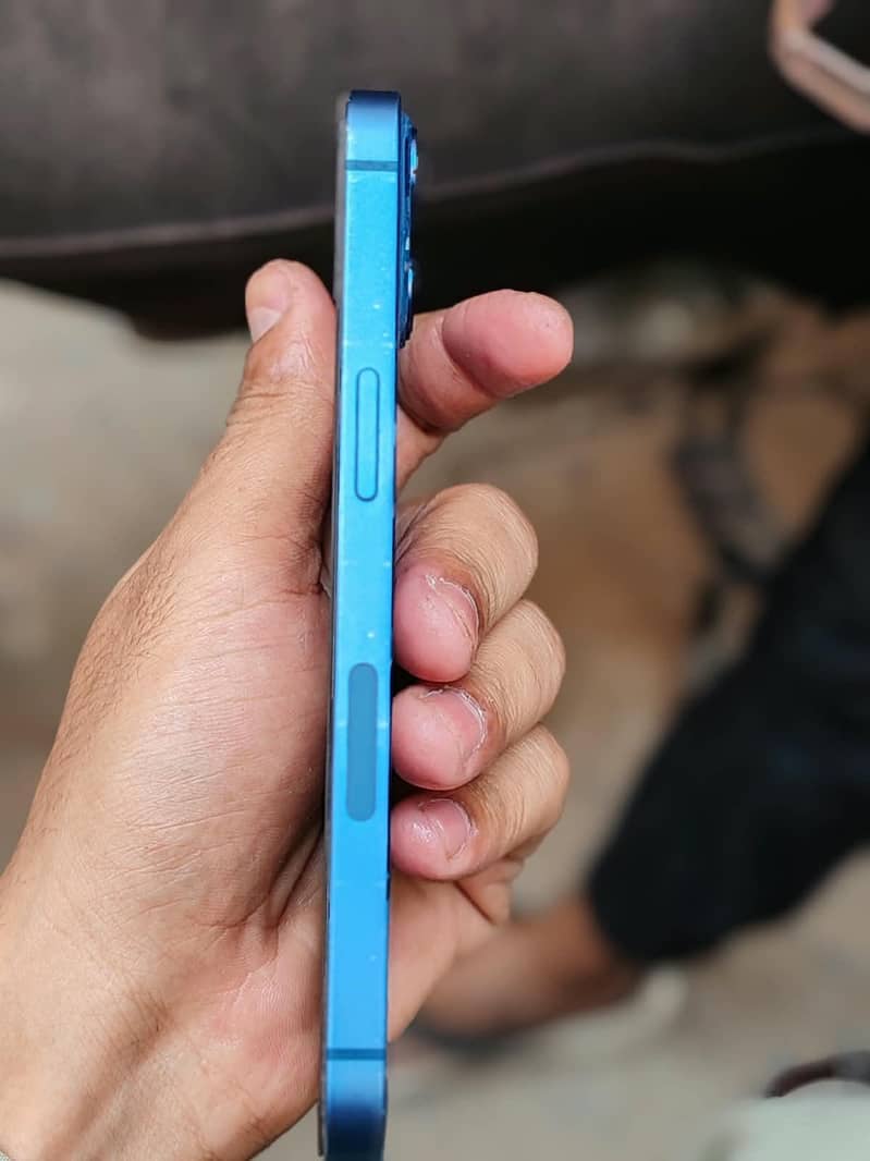 Apple iPhone 13 4