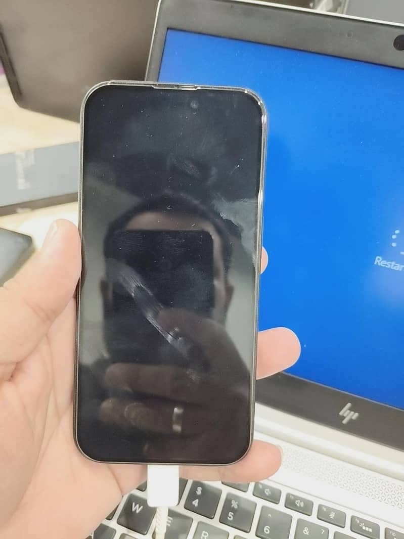 Apple iPhone 15 Pro 0