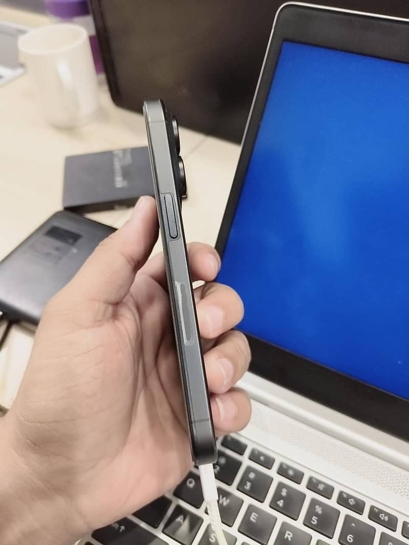Apple iPhone 15 Pro 1