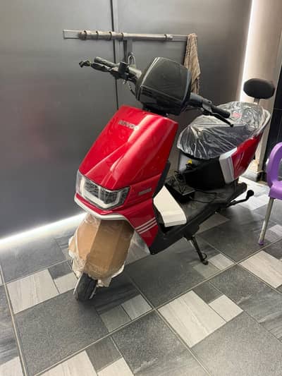 Revoo A012 scooty