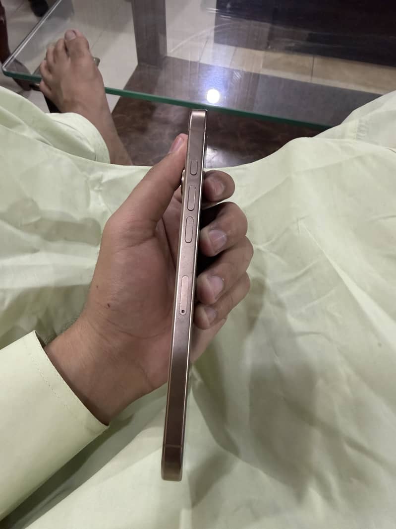 Apple iPhone 16 Pro Max 0
