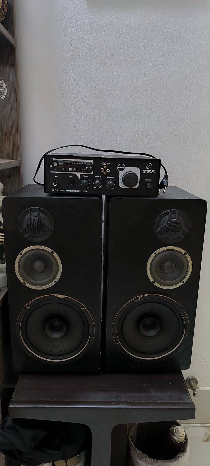Speaker Set and Equaliser 1