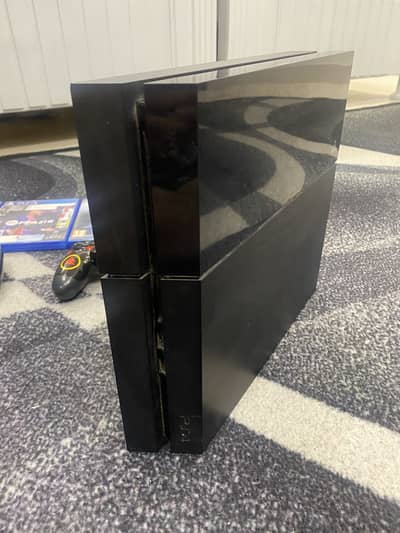 PlayStation 4 FAT 500 GB with Box,Games and 2 Controllers