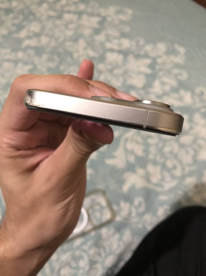 Apple iPhone 15 Pro 1