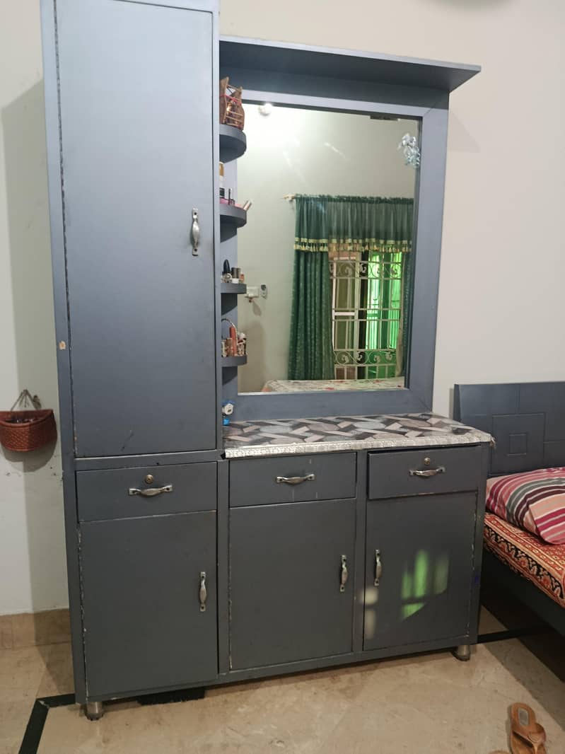 Wardrobe plus dressing table 0