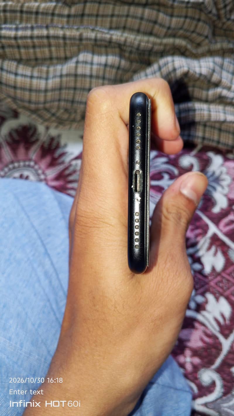 Apple iPhone 7 0