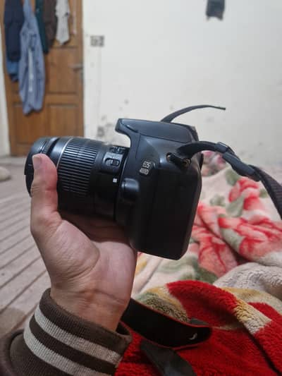 Canon D4000