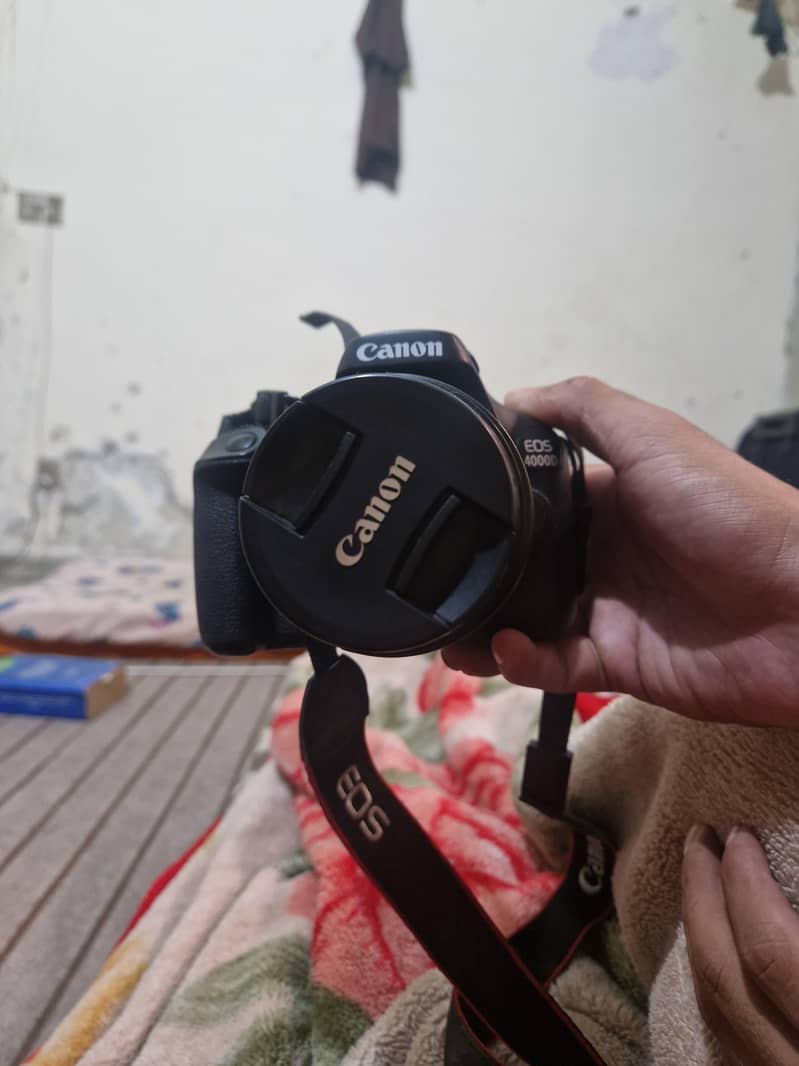 Canon D4000 1