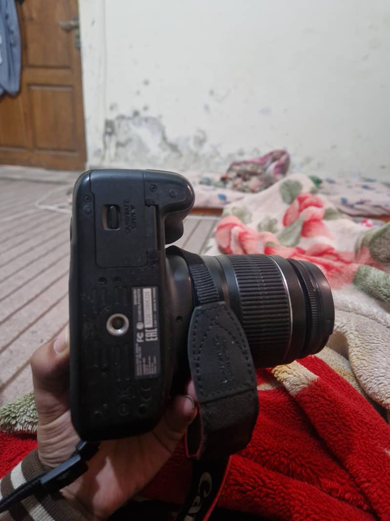 Canon D4000 3