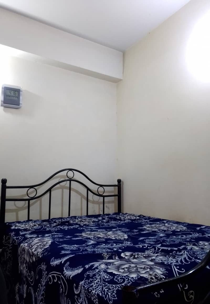 Queen Bed 0
