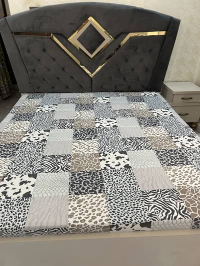 King size wooden bed with 2 side tables and mattress