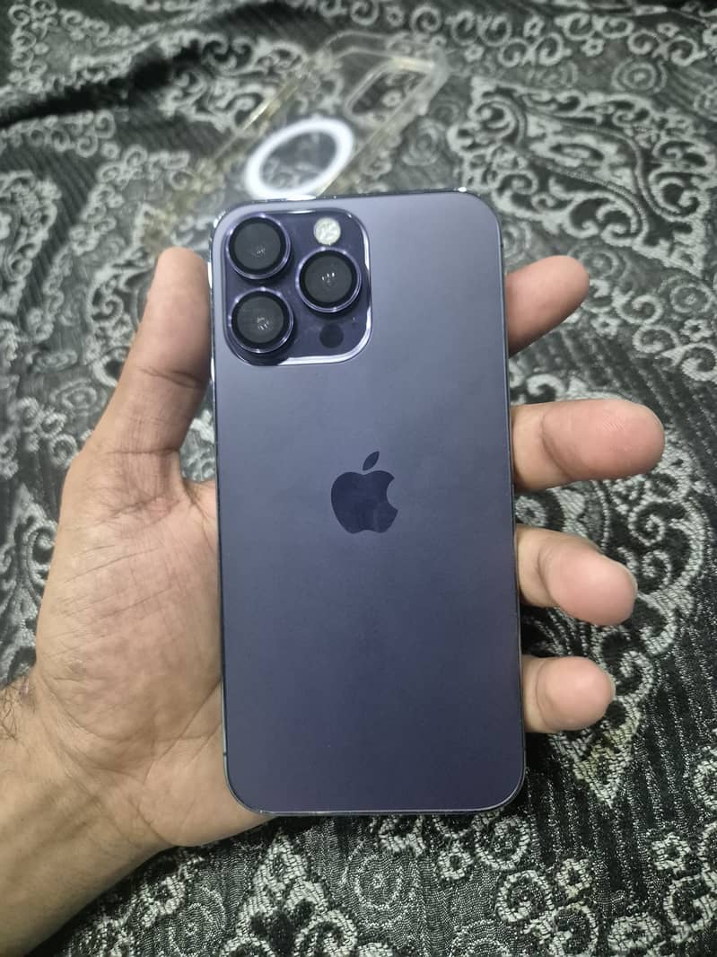 Apple iPhone 14 Pro Max 1