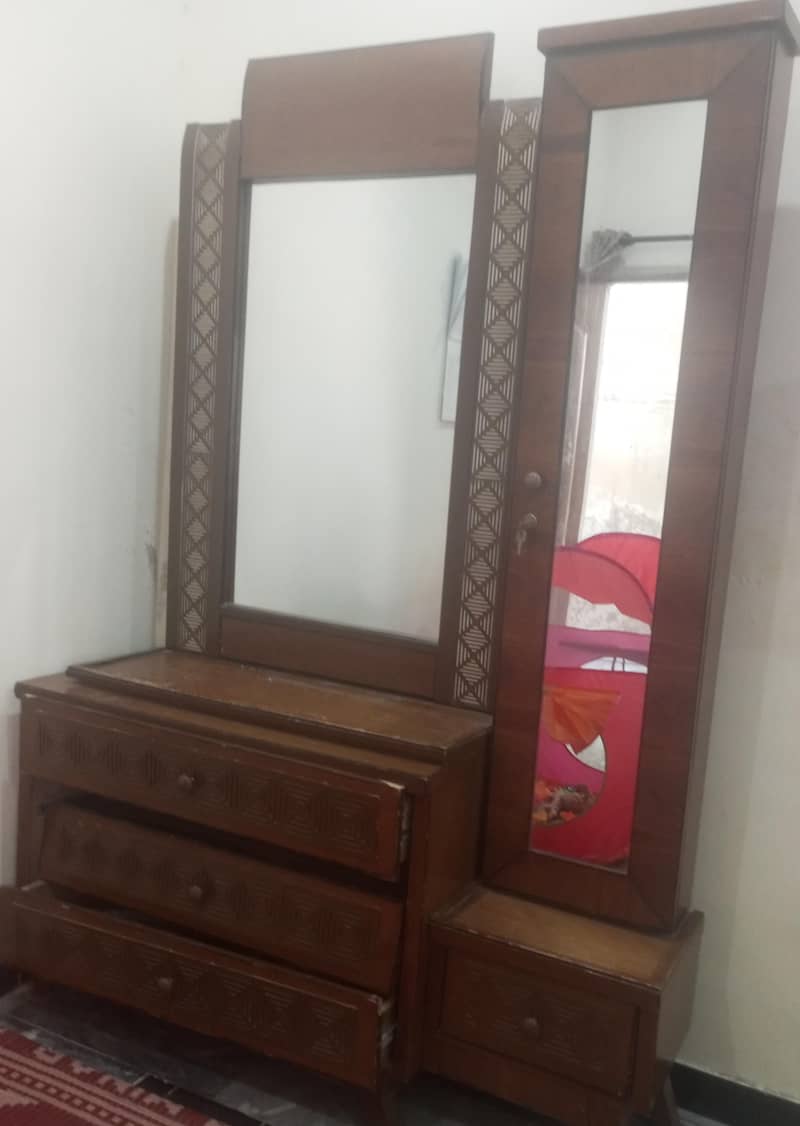 Dressing table 0