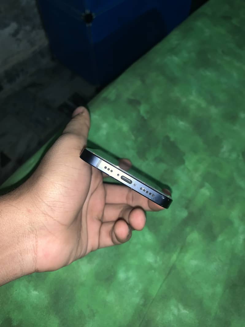 Apple iPhone 12 1