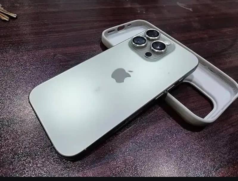 Apple iPhone 16 Pro 3