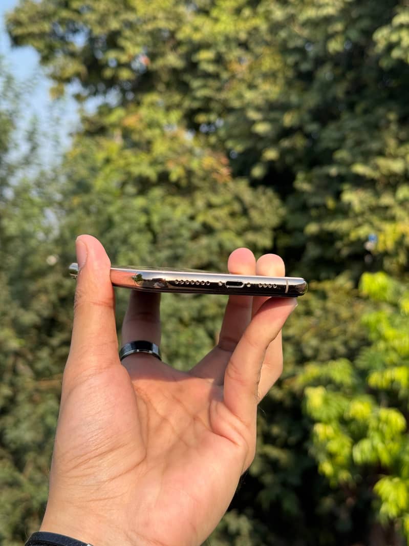 Apple iPhone XS Max 1