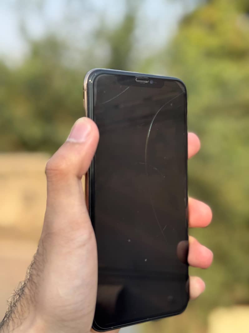 Apple iPhone XS Max 5