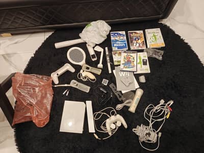 Nintendo Wii console with accessories (Wii remote doesn't work)