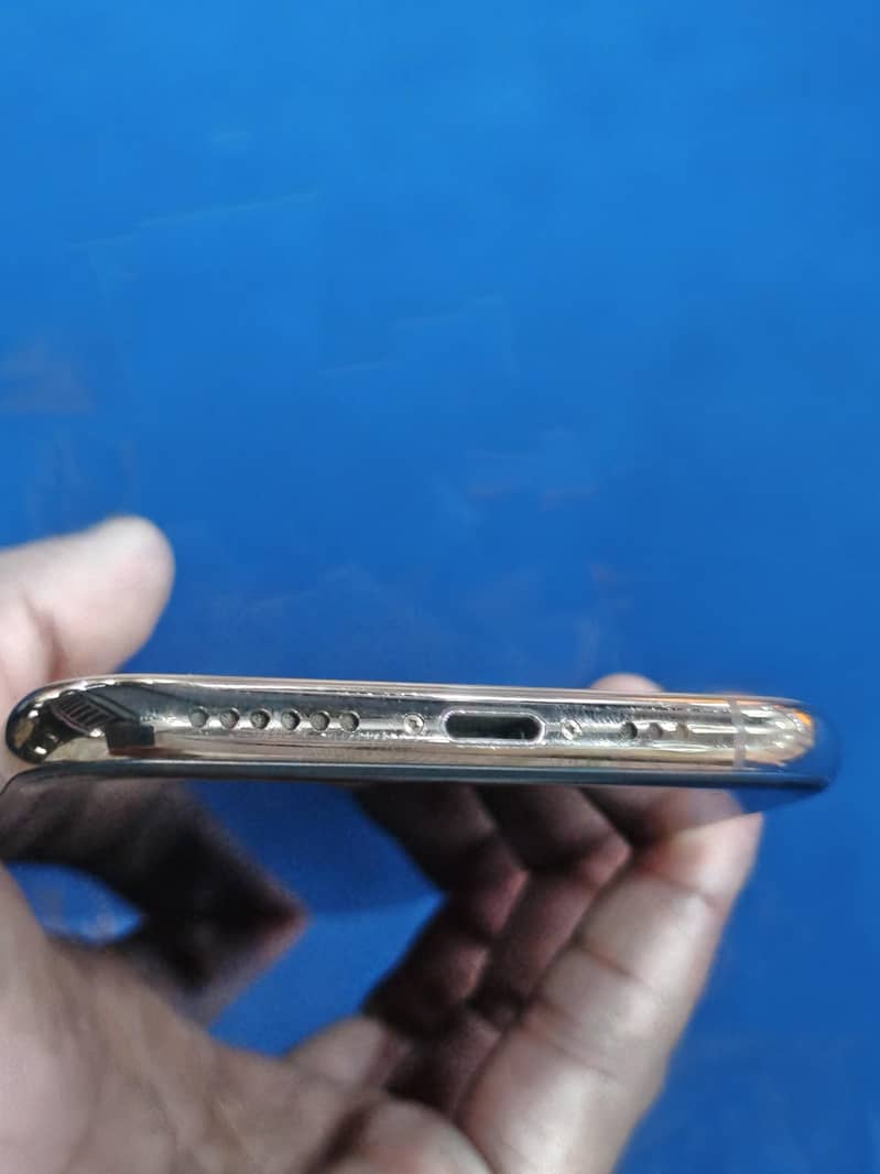 Apple iPhone XS 1
