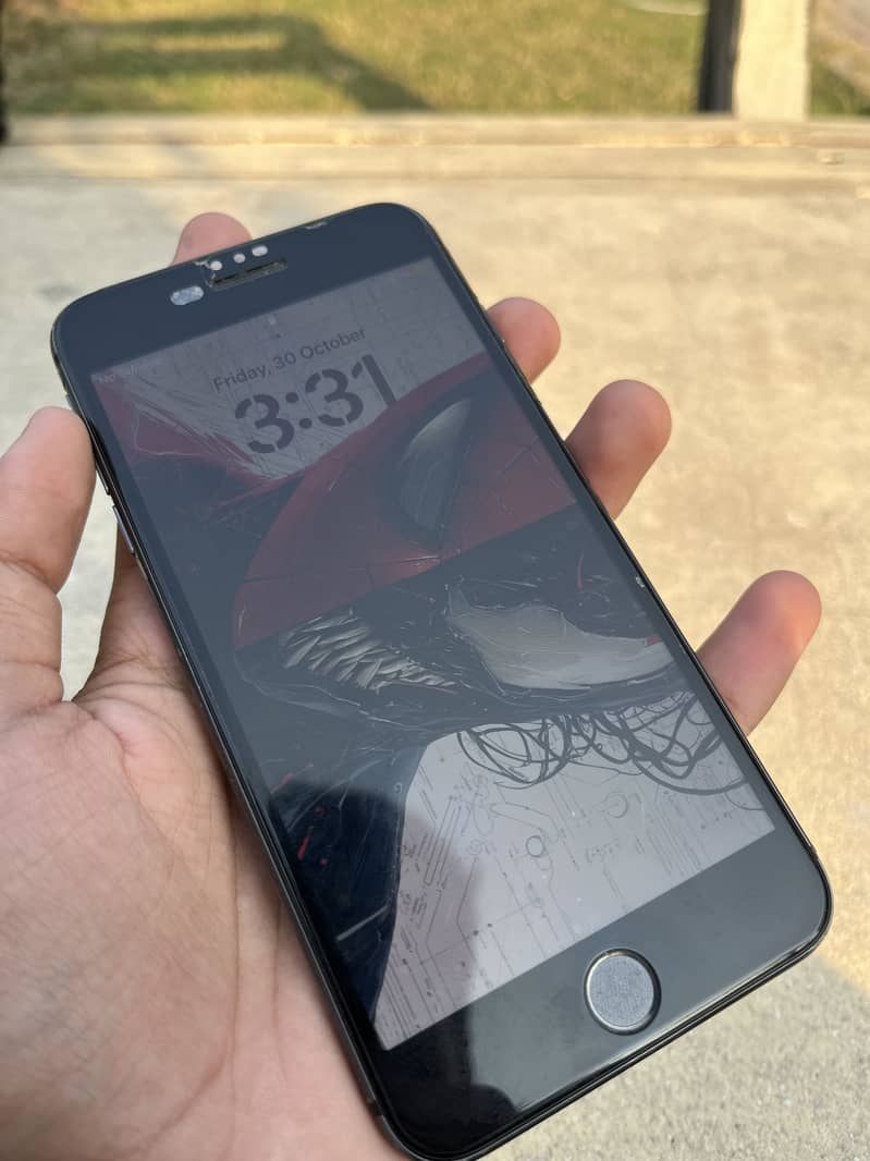 Apple iPhone 8 Plus 1