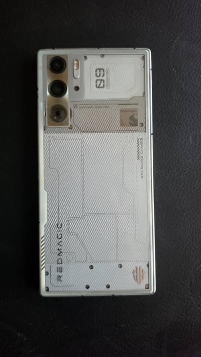 gaming phone Red Magic 9 Pro Non-PTA 16/512 front Glass broken