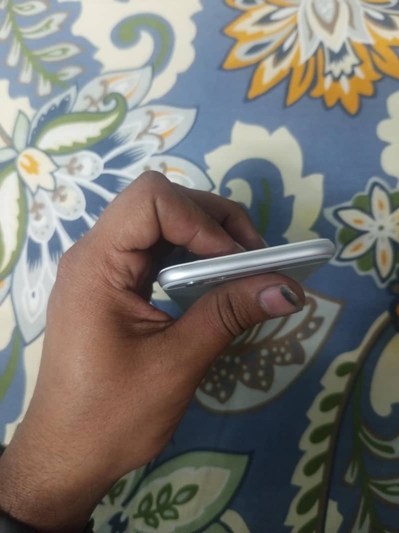 Apple iPhone 6S 5
