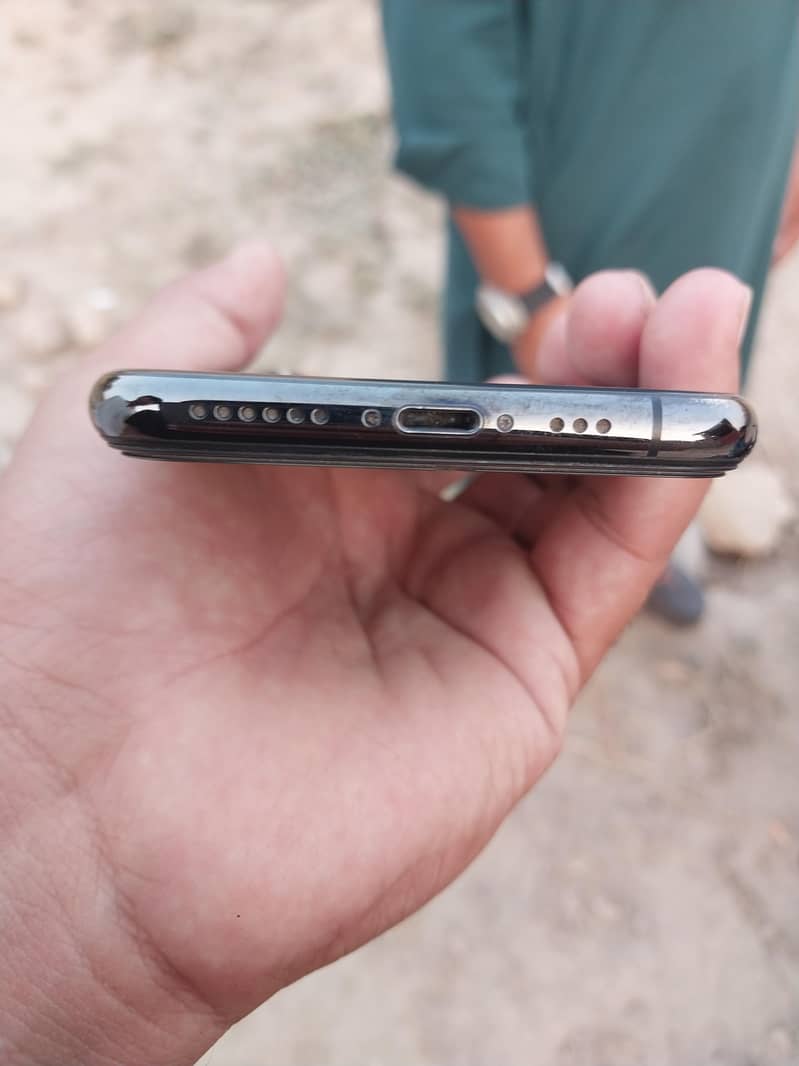 Apple iPhone XS 1