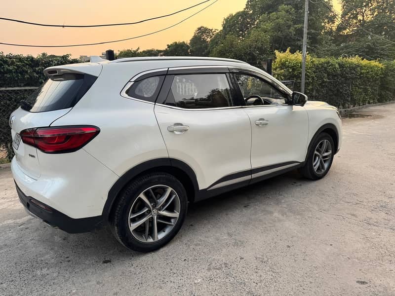 MG HS 2021 1