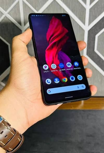 AQUOS SHARP R7