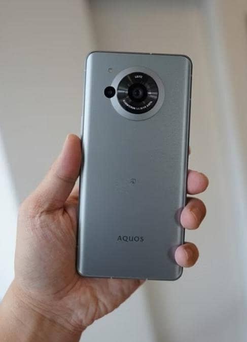 AQUOS SHARP R7 3