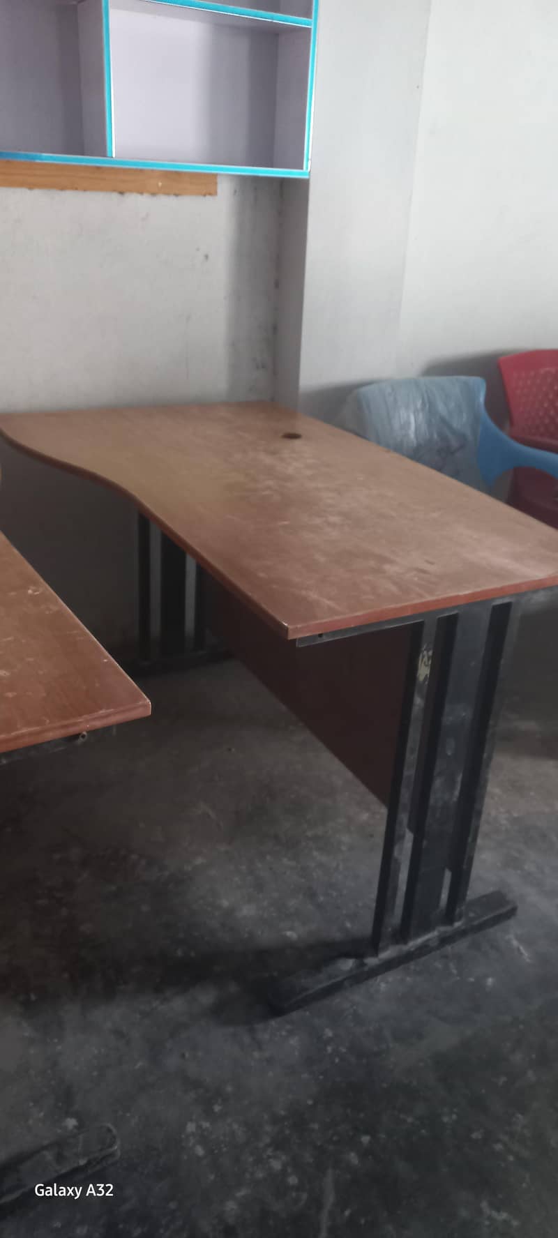 table & chairs 0