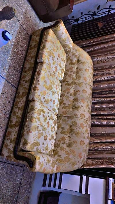 5 SEATER SOFA GOOD COUNDITION